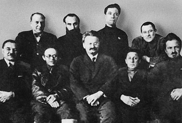 Иллюстрация к книге — Лев Троцкий. Оппозиционер. 1923-1929 [i_010.jpg]