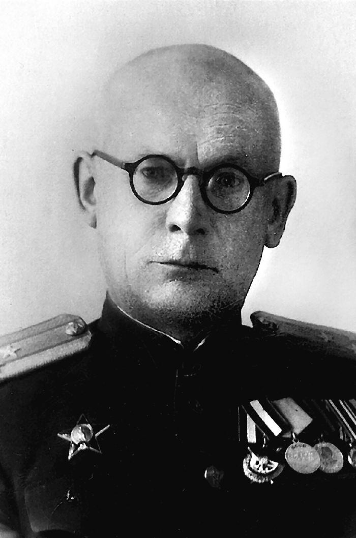 Иллюстрация к книге — Шпион и предатель. Самая громкая шпионская история времен холодной войны [i_005.jpg]