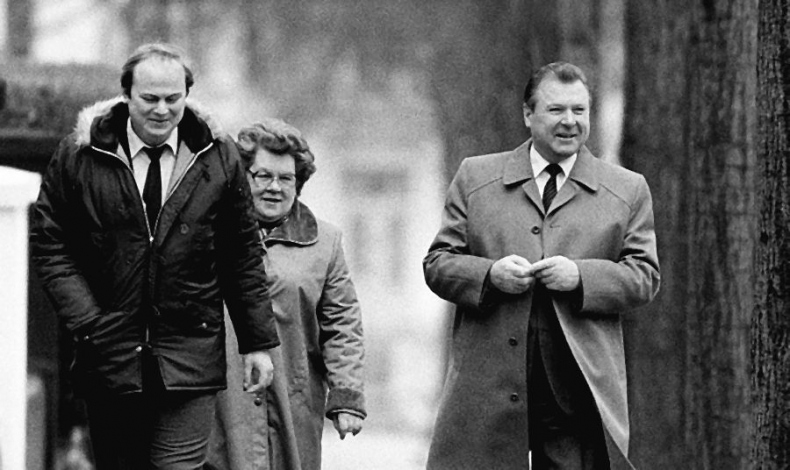 Иллюстрация к книге — Шпион и предатель. Самая громкая шпионская история времен холодной войны [i_040.jpg]