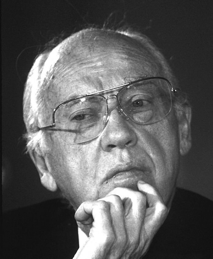 Иллюстрация к книге — Шпион и предатель. Самая громкая шпионская история времен холодной войны [i_059.jpg]