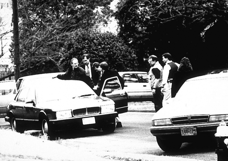 Иллюстрация к книге — Шпион и предатель. Самая громкая шпионская история времен холодной войны [i_063.jpg]