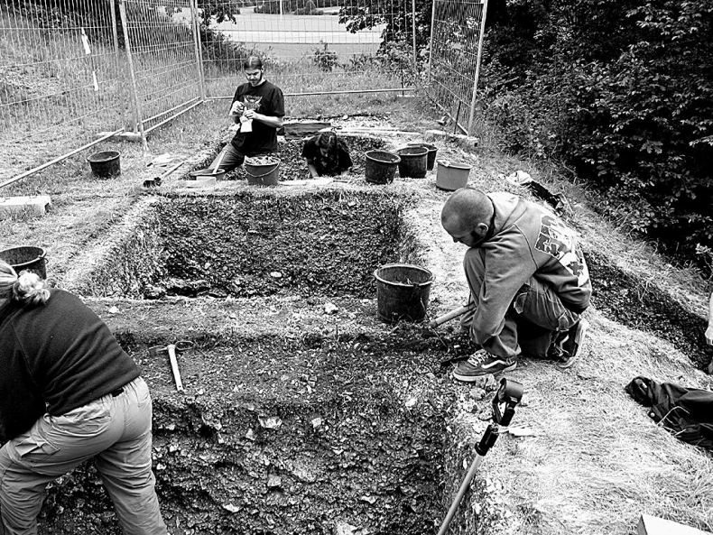 Иллюстрация к книге — Остались одни. Единственный вид людей на земле [i_023.jpg]