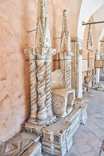 Иллюстрация к книге — Тело Папы [i_002.jpg]