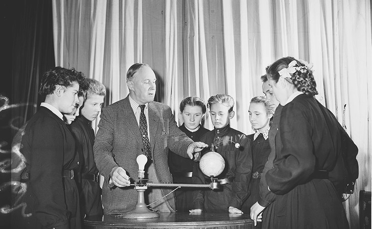 Иллюстрация к книге — Свято место пусто не бывает: история советского атеизма [b00000403.jpg]