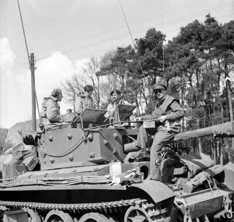 Иллюстрация к книге — Крейсерский танк Mk.VIII «Кромвель». На острие королевского меча [i_068.jpg]