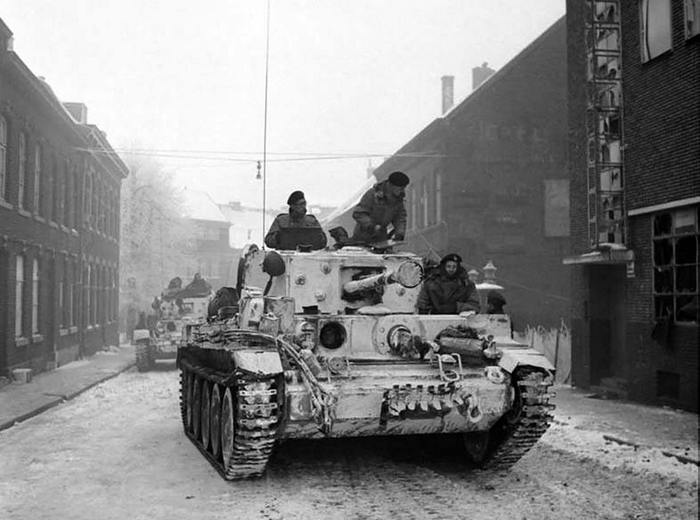 Иллюстрация к книге — Крейсерский танк Mk.VIII «Кромвель». На острие королевского меча [i_083.jpg]