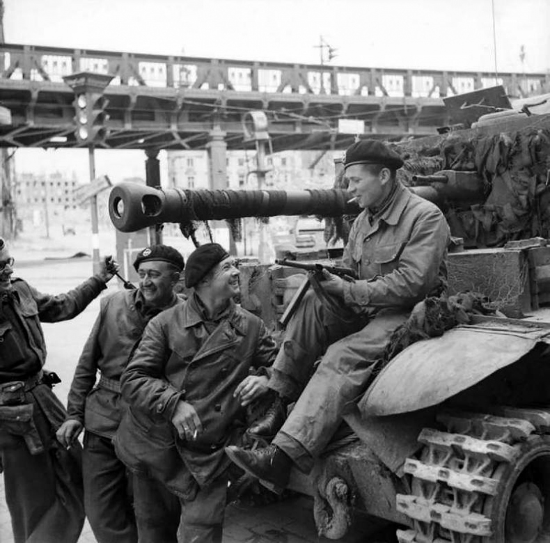 Иллюстрация к книге — Крейсерский танк Mk.VIII «Кромвель». На острие королевского меча [i_085.jpg]