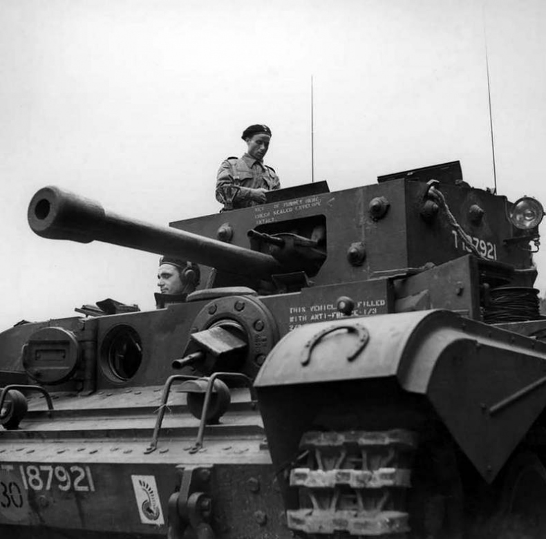 Иллюстрация к книге — Крейсерский танк Mk.VIII «Кромвель». На острие королевского меча [i_108.jpg]