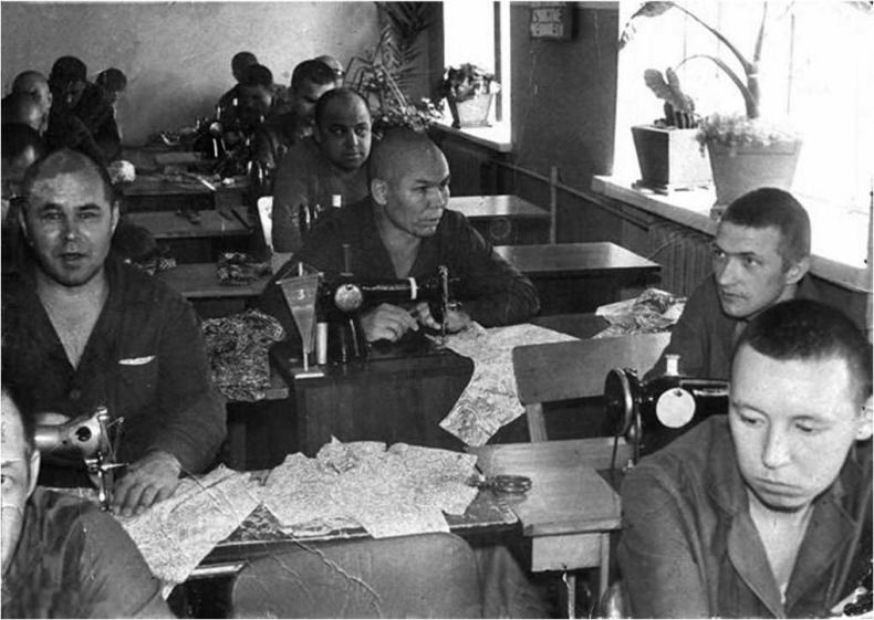 Иллюстрация к книге — Девятый круг. Одиссея диссидента в психиатрическом ГУЛАГе [i_020.jpg]