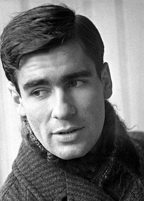 Иллюстрация к книге — Мяч круглый, поле скользкое [i_009.jpg]