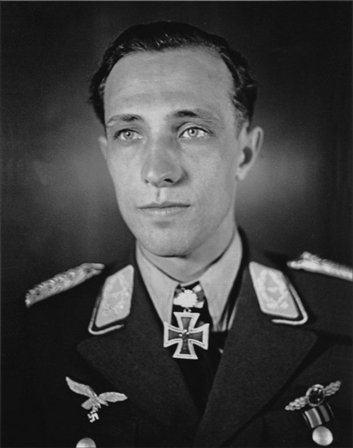 Иллюстрация к книге — Асы немецкой авиации [i_038.jpg]