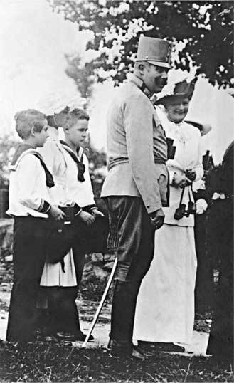 Иллюстрация к книге — Гитлер и Габсбурги. Месть фюрера правящему дому Австрии [i_007.jpg]