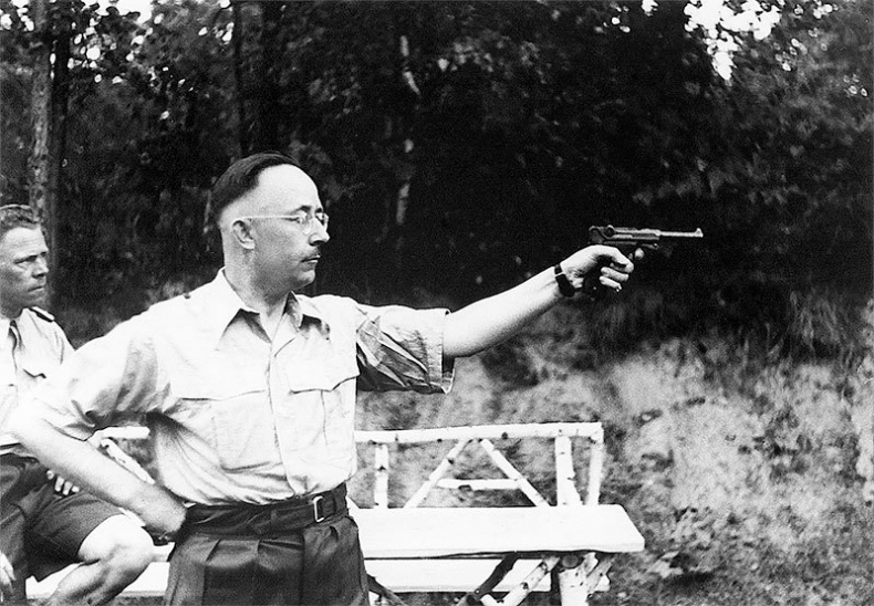 Иллюстрация к книге — Жизнь и смерть в аушвицком аду [i_035.jpg]