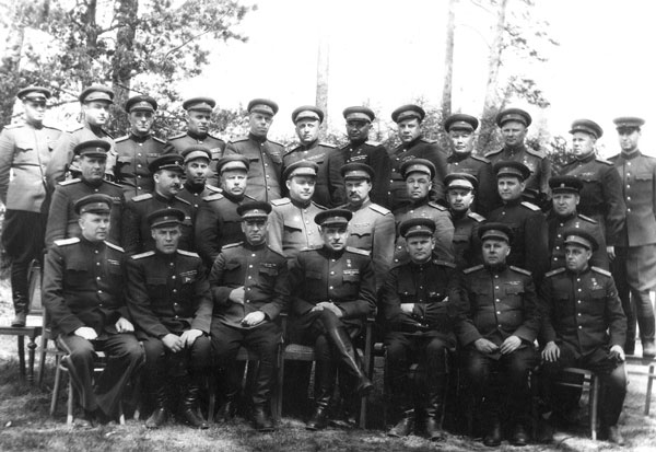 Иллюстрация к книге — Забытый полководец. Генерал армии Попов [i_019.jpg]