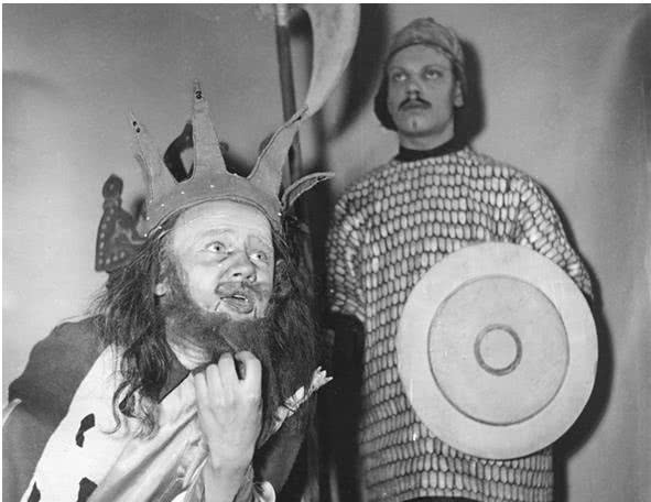 Иллюстрация к книге — Далёкие милые были [i_018.jpg]