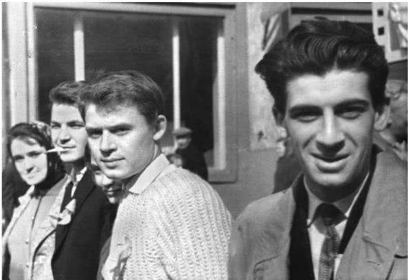 Иллюстрация к книге — Далёкие милые были [i_028.jpg]