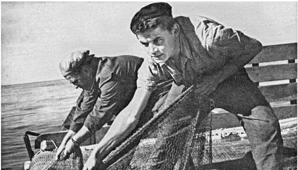 Иллюстрация к книге — Далёкие милые были [i_043.jpg]