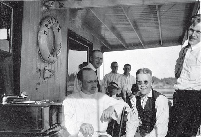 Иллюстрация к книге — Российская миссия. Забытая история о том, как Америка спасла Советский Союз от гибели [i_043.jpg]