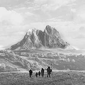 Иллюстрация к книге — Последняя из древних [i_001.jpg]