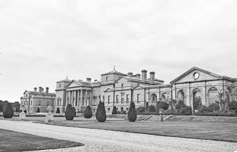 Иллюстрация к книге — Фрейлина. Моя невероятная жизнь в тени Королевы [i_002.jpg]