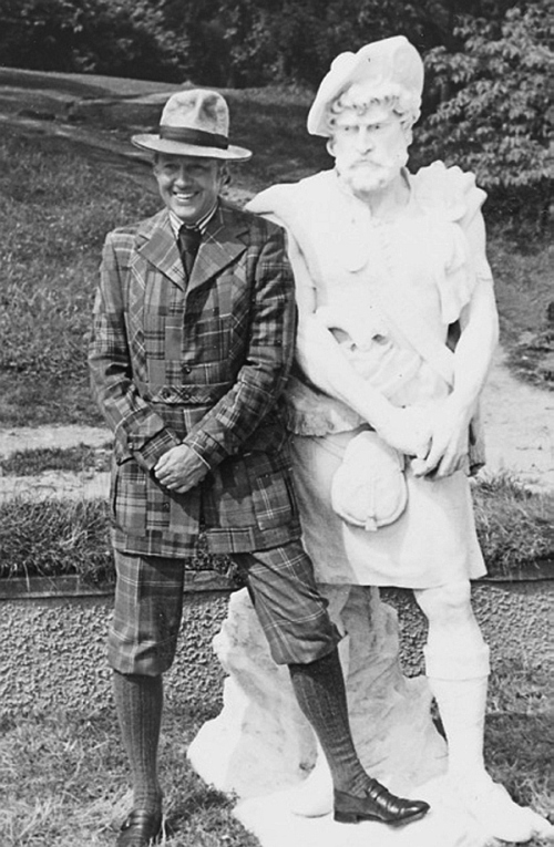 Иллюстрация к книге — Фрейлина. Моя невероятная жизнь в тени Королевы [i_007.jpg]