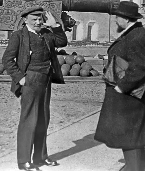 Иллюстрация к книге — Тайны Французской империи [i_098.jpg]