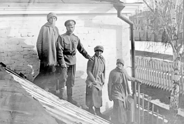 Иллюстрация к книге — Тайны Французской империи [i_100.jpg]