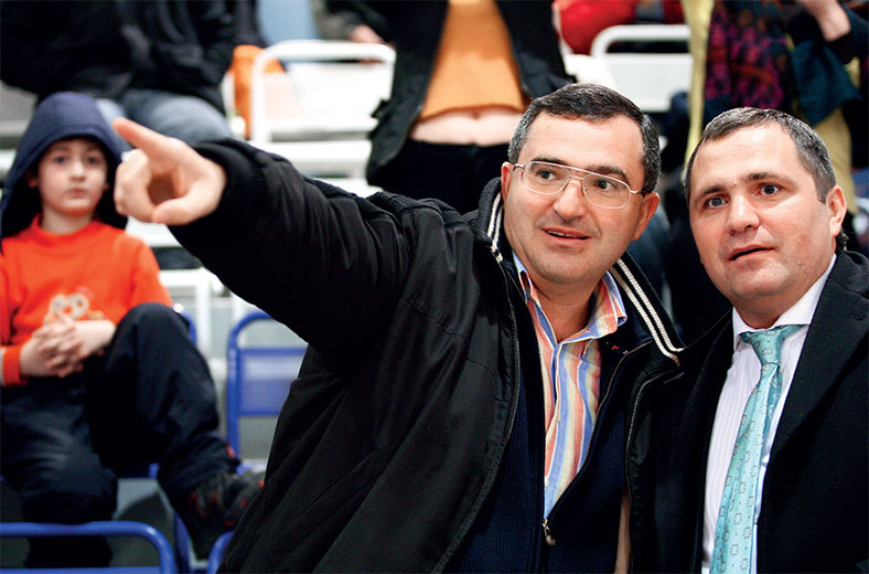 Иллюстрация к книге — Цивилизация X5. От магазинов без товаров до магазинов без продавцов. Как «Перекресток» и «Пятерочка» изменили российскую торговлю [i_031.jpg]