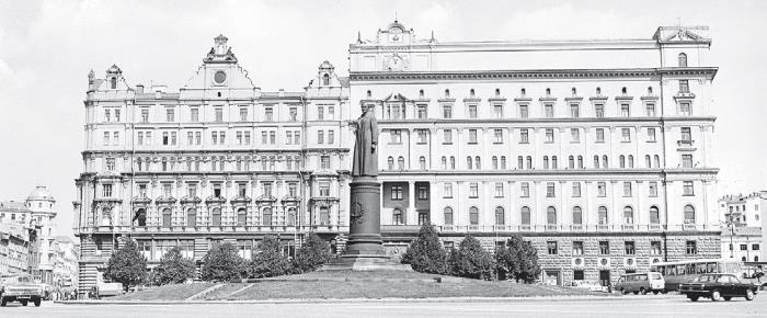 Иллюстрация к книге — Две Москвы: Метафизика столицы [i_171.jpg]