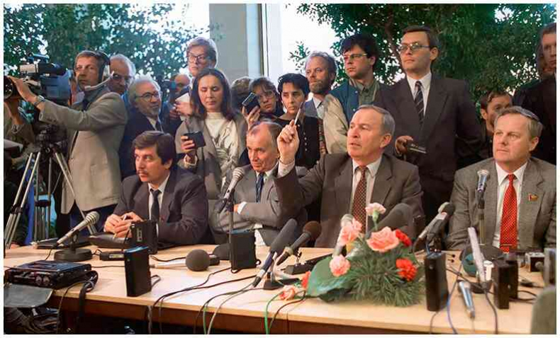 Иллюстрация к книге — Как я написал Конституцию эпохи Ельцина и Путина [i_014.jpg]