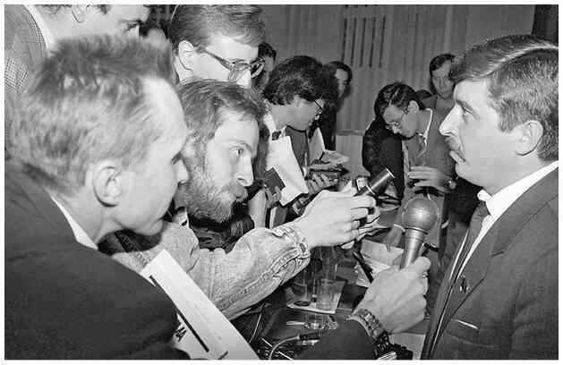 Иллюстрация к книге — Как я написал Конституцию эпохи Ельцина и Путина [i_020.jpg]