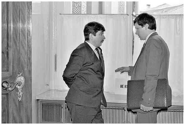 Иллюстрация к книге — Как я написал Конституцию эпохи Ельцина и Путина [i_024.jpg]