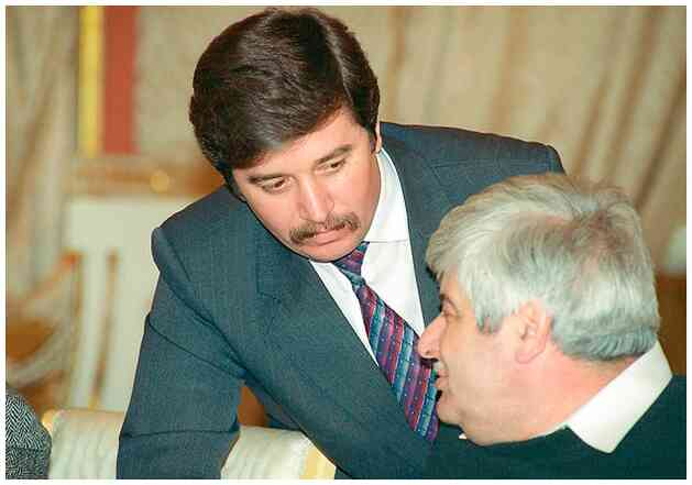 Иллюстрация к книге — Как я написал Конституцию эпохи Ельцина и Путина [i_031.jpg]