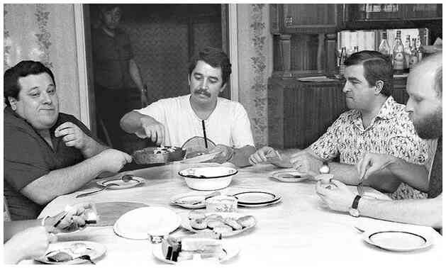 Иллюстрация к книге — Как я написал Конституцию эпохи Ельцина и Путина [i_036.jpg]