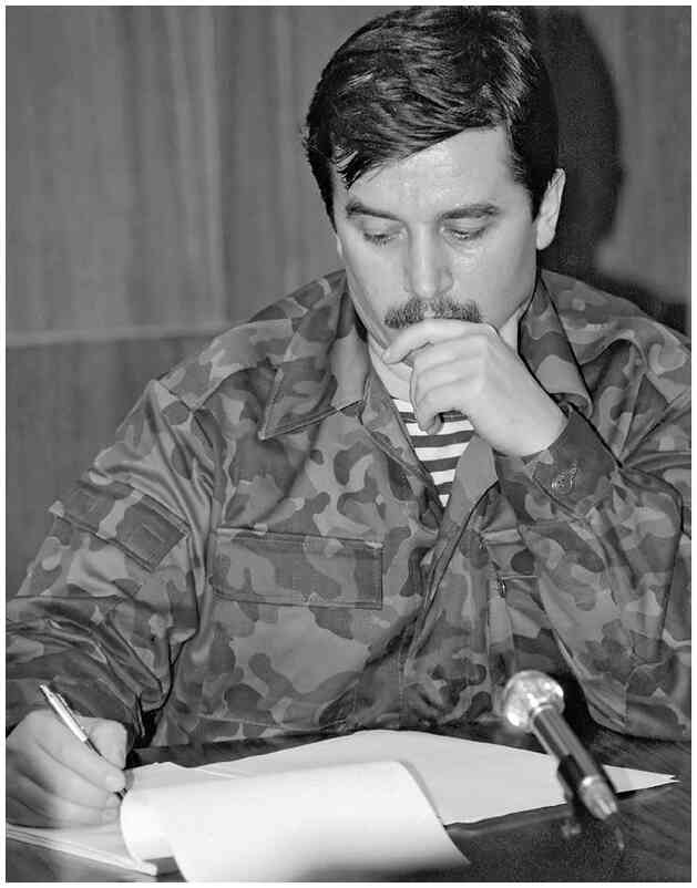 Иллюстрация к книге — Как я написал Конституцию эпохи Ельцина и Путина [i_042.jpg]