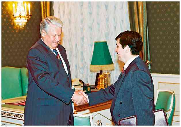 Иллюстрация к книге — Как я написал Конституцию эпохи Ельцина и Путина [i_044.jpg]