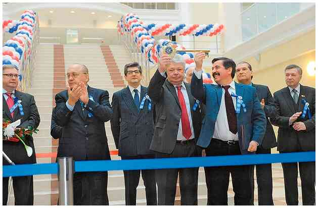 Иллюстрация к книге — Как я написал Конституцию эпохи Ельцина и Путина [i_055.jpg]