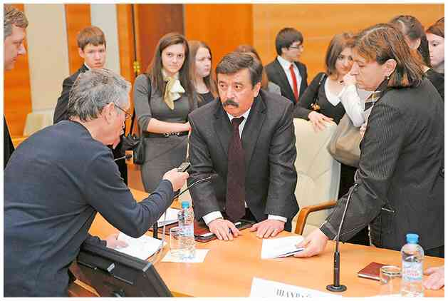 Иллюстрация к книге — Как я написал Конституцию эпохи Ельцина и Путина [i_059.jpg]