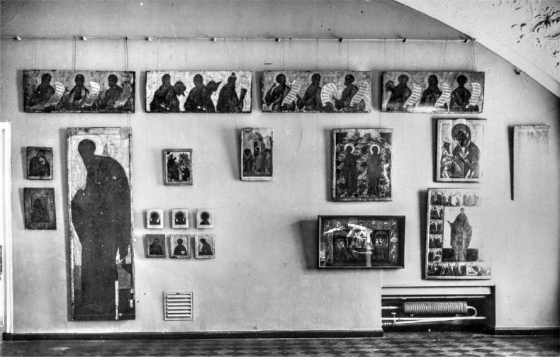 Иллюстрация к книге — Небесная голубизна ангельских одежд [i_040.jpg]