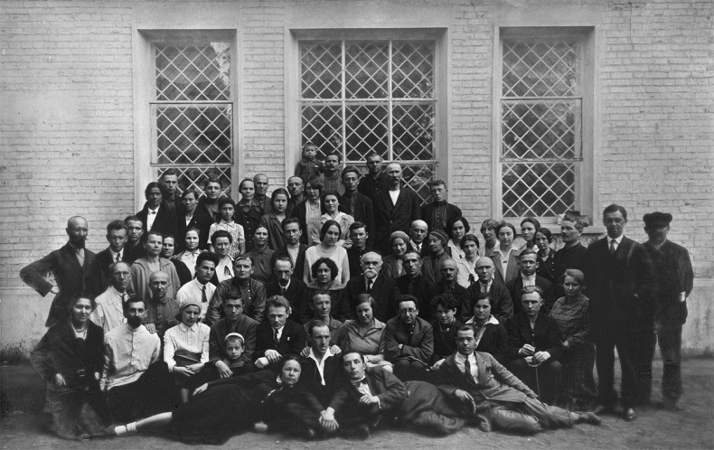 Иллюстрация к книге — Небесная голубизна ангельских одежд [i_041.jpg]