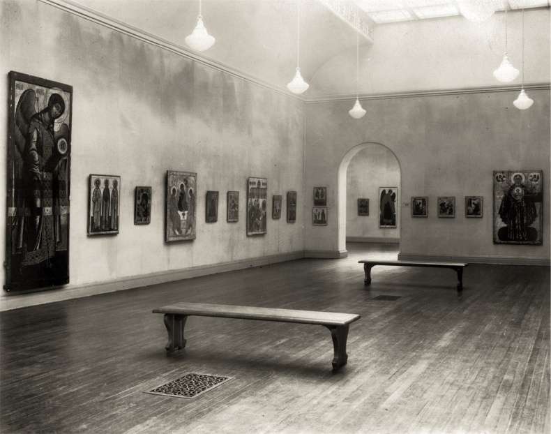 Иллюстрация к книге — Небесная голубизна ангельских одежд [i_077.jpg]