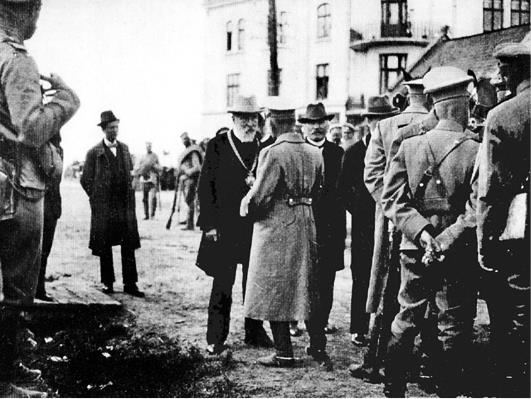 Иллюстрация к книге — Львов под русской властью. 1914–1915 [i_030.jpg]