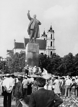 Иллюстрация к книге — История коммунизма в России [i_024.jpg]