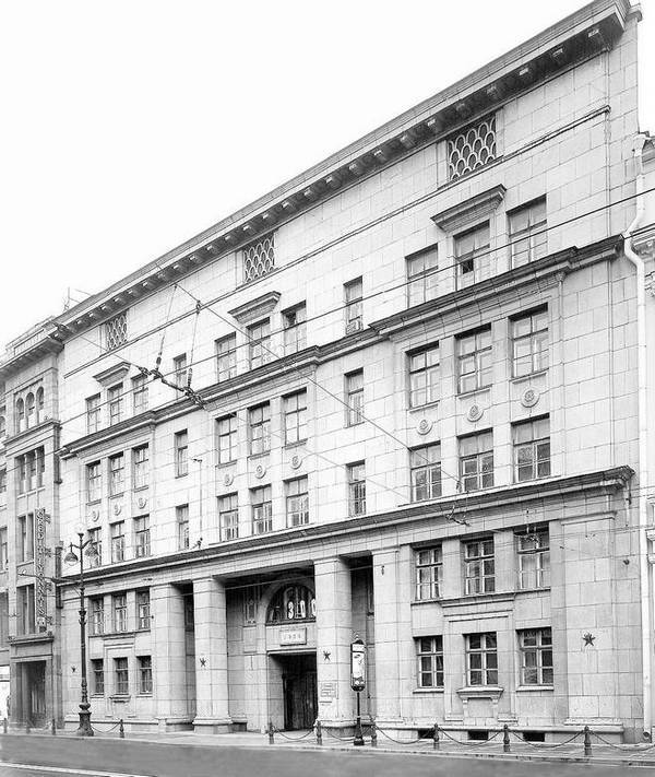 Иллюстрация к книге — Легенды и мифы Невского проспекта [i_020.jpg]