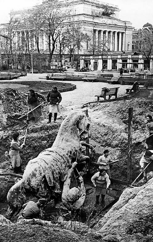 Иллюстрация к книге — Легенды и мифы Невского проспекта [i_068.jpg]