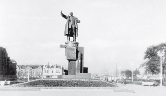 Иллюстрация к книге — Мятежный Петербург. Сто лет бунтов, восстаний и революций в городском фольклоре [i_063.jpg]