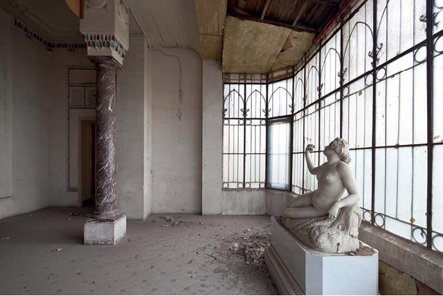 Иллюстрация к книге — Искусство кройки и житья. История искусства в газете, 1994–2019 [b00000044.jpg]