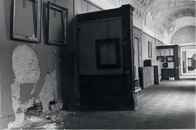 Иллюстрация к книге — Искусство кройки и житья. История искусства в газете, 1994–2019 [b00000048.jpg]