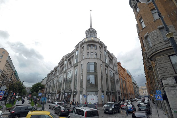 Иллюстрация к книге — Искусство кройки и житья. История искусства в газете, 1994–2019 [b00000070.jpg]