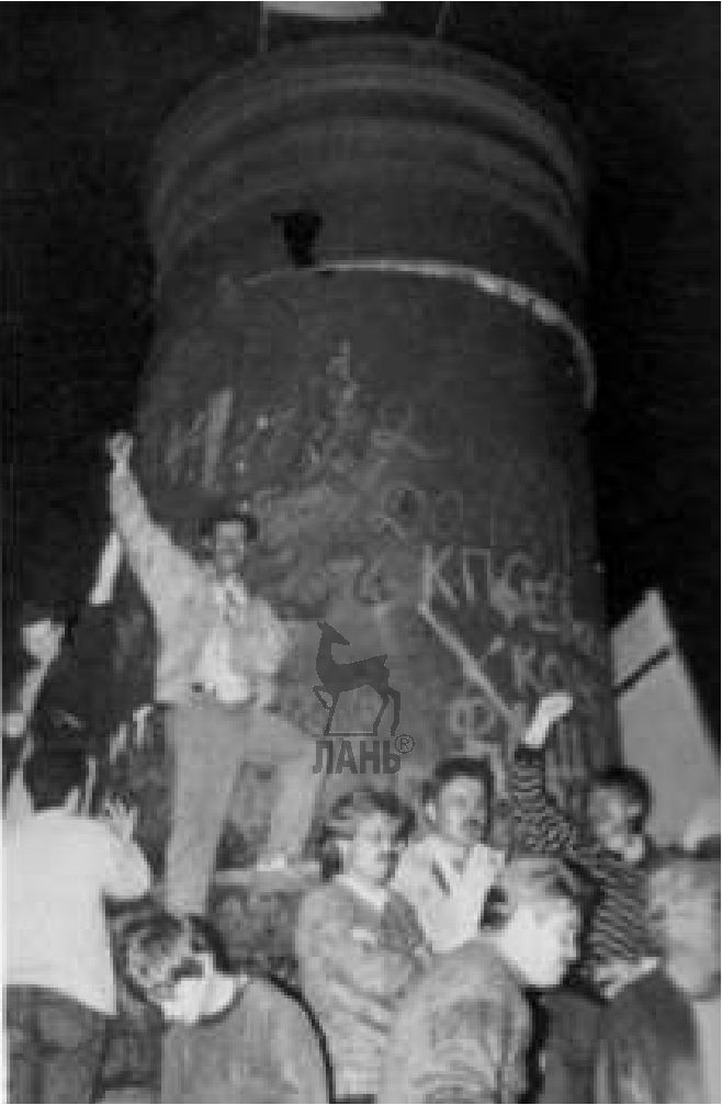 Иллюстрация к книге — Главный противник. Тайная история последних лет противостояния ЦРУ и КГБ [i_015.jpg]